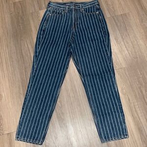 American Eagle • 8 Regular • Mom Jean